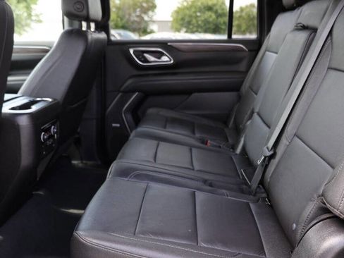 Used 2022 Chevrolet Suburban Z71 w/ Luxury Package image 18