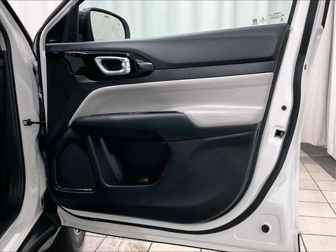 Used 2022 Jeep Compass Limited image 12