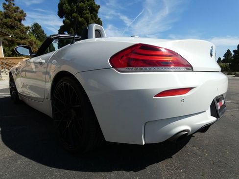 Used 2015 BMW Z4 sDrive35is image 13