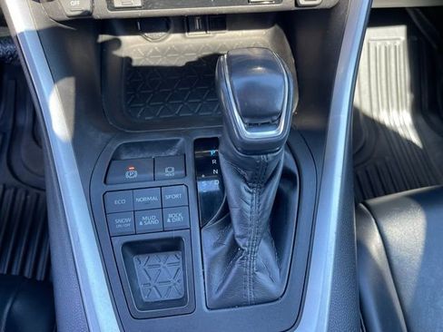 Used 2020 Toyota RAV4 XLE Premium image 21
