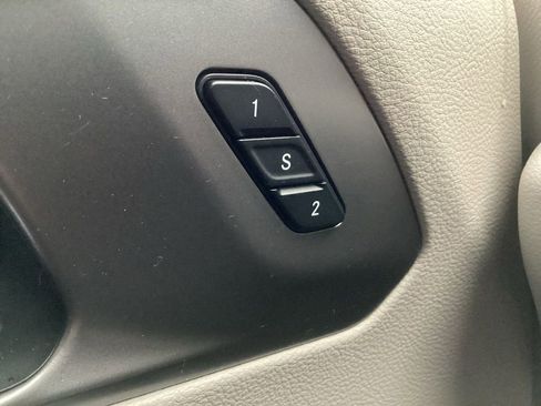 Used 2023 Chrysler Pacifica Touring-L image 31