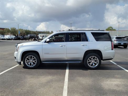 Used 2017 GMC Yukon SLE w/ SLE Value Package image 14