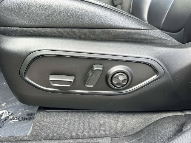 Used 2023 Jeep Grand Cherokee L Limited AWD/4WD image 17