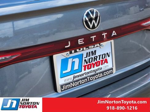 Used 2025 Volkswagen Jetta SE FWD image 12