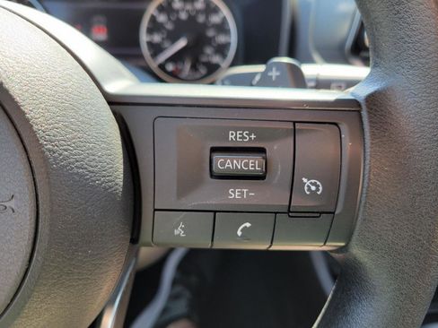 Used 2024 Nissan Rogue S image 17