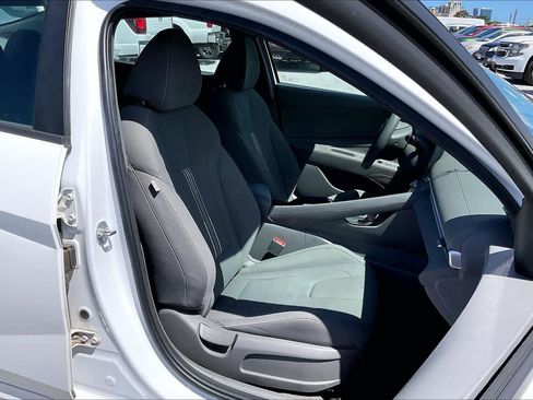 Used 2024 Hyundai Elantra SEL FWD image 13