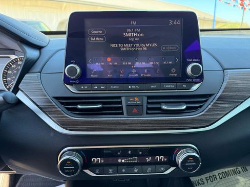 Used 2019 Nissan Altima 2.0 Edition One image 9