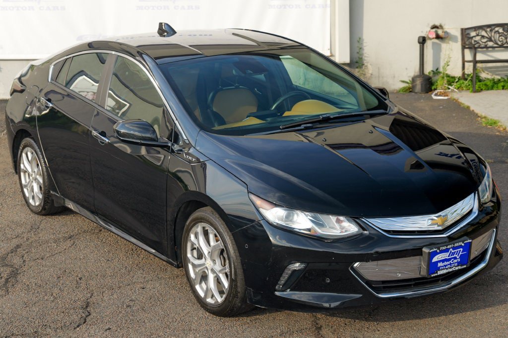 Used 2018 Chevrolet Volt Premier w/ Driver Confidence Package FWD image 10
