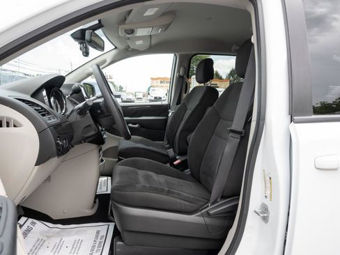 Used 2018 Dodge Grand Caravan SE w/ UConnect Hands-Free Group FWD image 18
