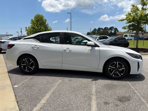 Used 2024 Nissan Sentra SV FWD image 6