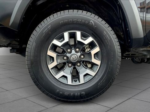 Certified 2022 Toyota Tacoma TRD Off-Road image 10