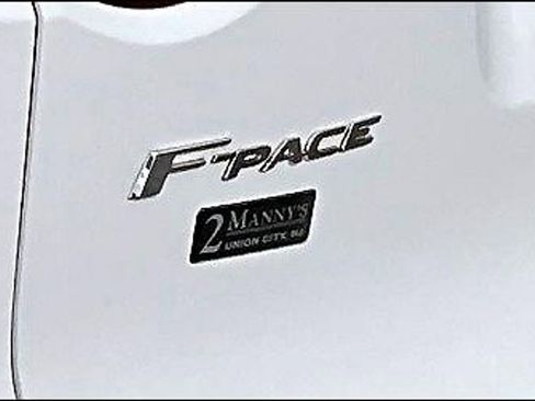 Used 2018 Jaguar F-PACE R-Sport image 23