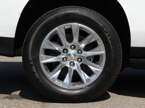 Used 2024 Chevrolet Suburban Premier AWD/4WD image 27