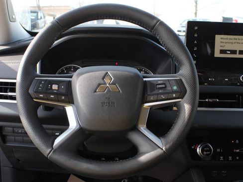 New 2026 Mitsubishi Outlander SE AWD/4WD image 11