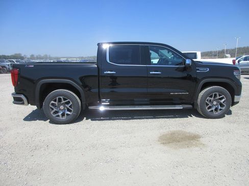New 2026 GMC Sierra 1500 SLT w/ SLT Premium Package image 3