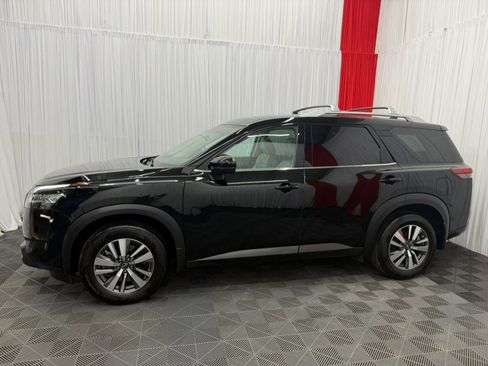 Used 2023 Nissan Pathfinder SL w/ Lighting Package (N92) AWD/4WD image 8