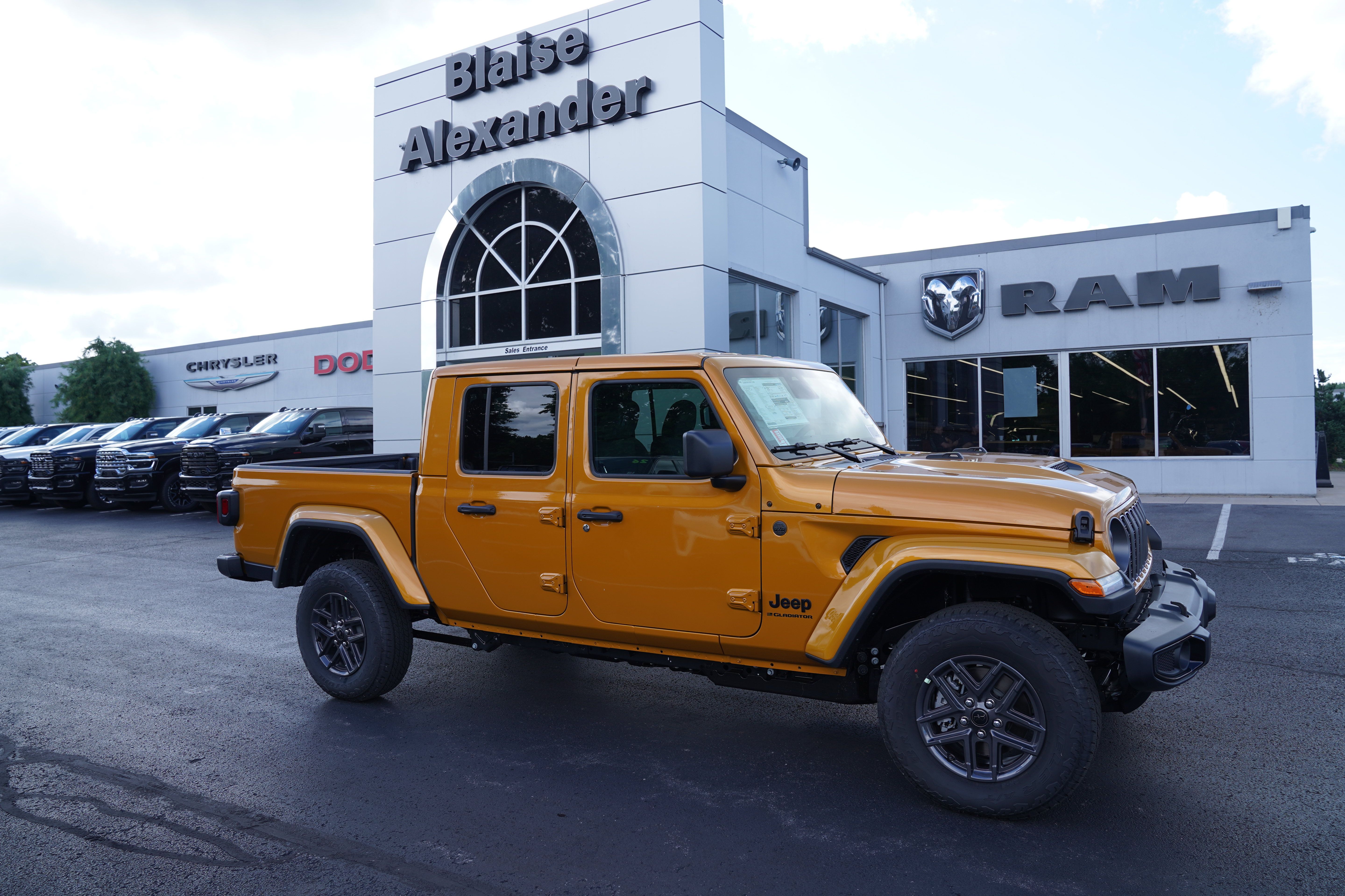 New 2026 Jeep Gladiator Sport AWD/4WD image 1