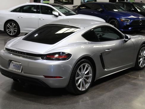 Used 2018 Porsche 718 Cayman RWD image 19