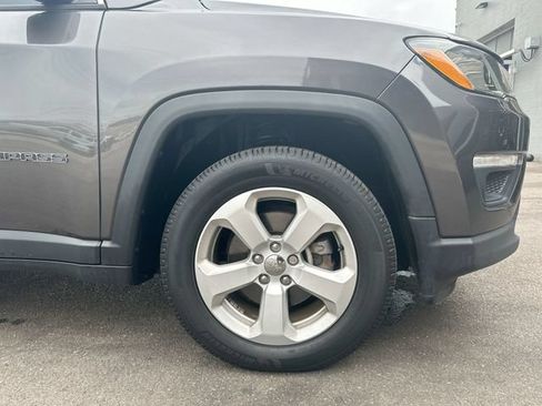 Used 2018 Jeep Compass Latitude w/ Cold Weather Group FWD image 12