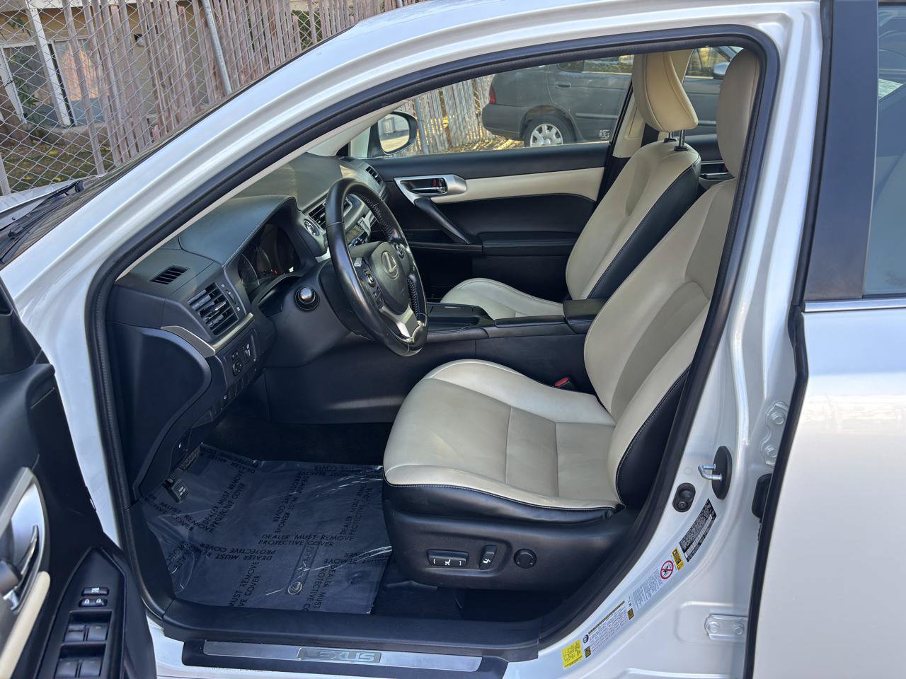 Used 2016 Lexus CT 200h w/ Seat Comfort Package FWD image 5