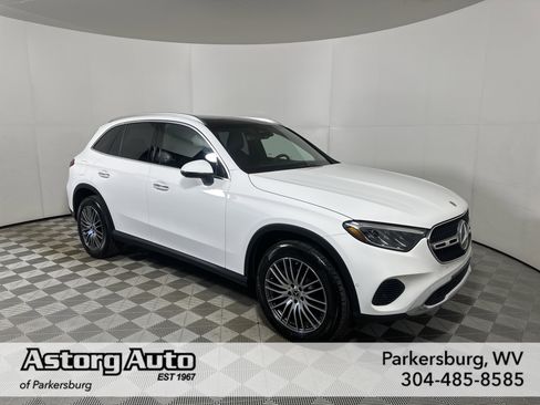 Used 2025 Mercedes-Benz GLC 300 4MATIC image 1