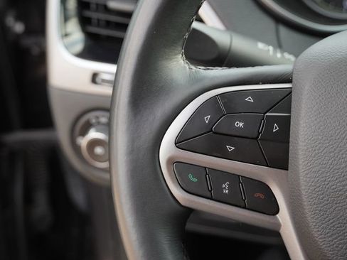 Used 2019 Jeep Cherokee Limited FWD image 29