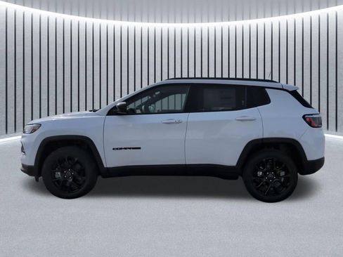 New 2026 Jeep Compass Latitude image 18