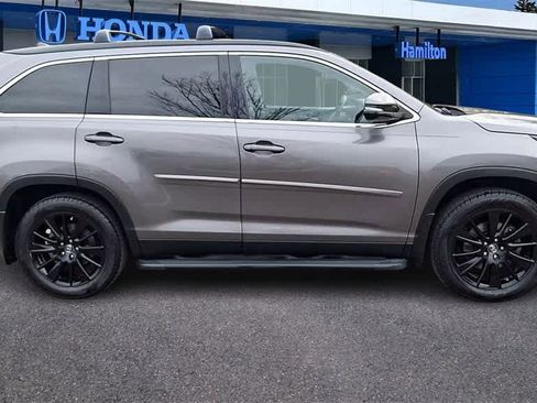 Used 2019 Toyota Highlander SE image 9