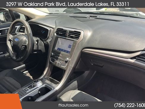 Used 2020 Ford Fusion SE FWD image 33