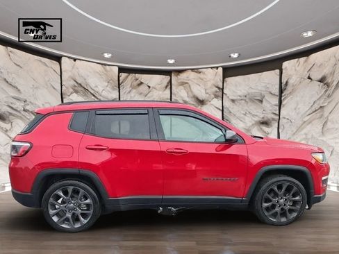 Used 2021 Jeep Compass Latitude FWD image 4