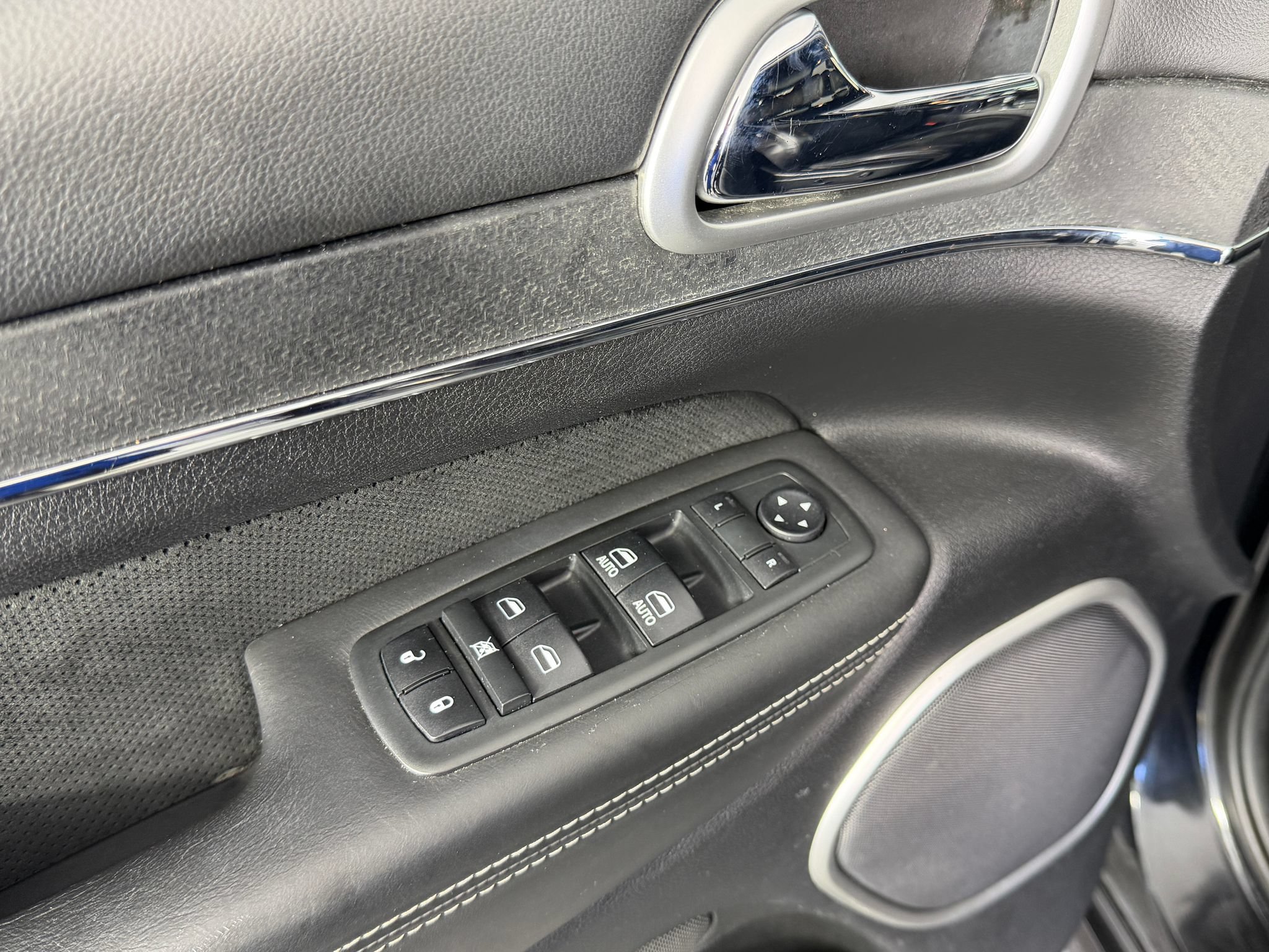 Used 2014 Jeep Grand Cherokee SRT8 w/ Luxury Group II AWD/4WD image 32