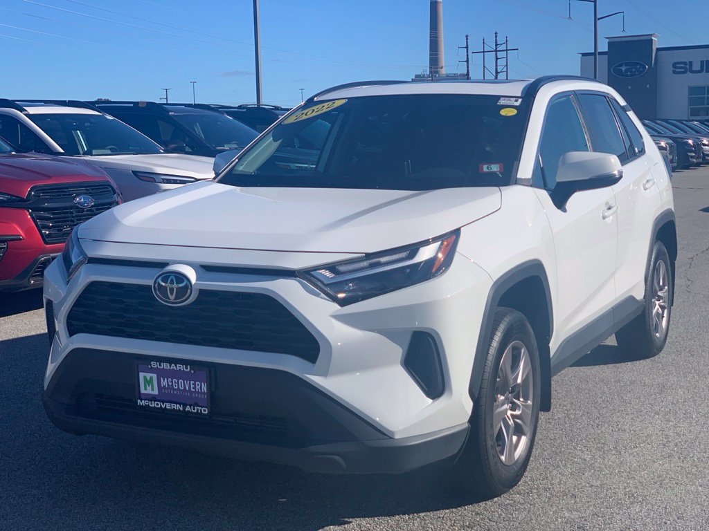 Used 2022 Toyota RAV4 XLE w/ Convenience Package AWD/4WD image 3