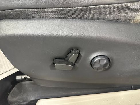 Used 2021 Chrysler Pacifica Limited AWD/4WD image 18