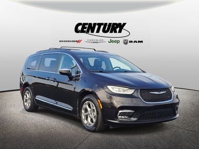 Used 2023 Chrysler Pacifica Limited