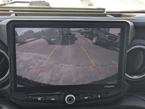 Used 2018 Jeep Wrangler Unlimited Sahara AWD/4WD image 29