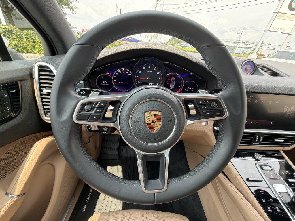 Used 2023 Porsche Cayenne AWD/4WD image 23