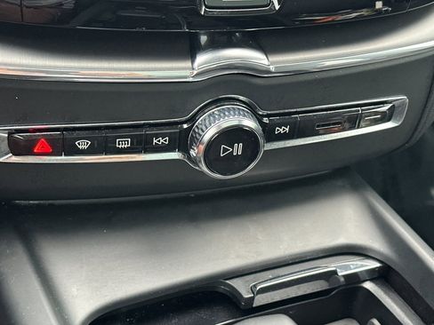 Used 2024 Volvo XC60 B5 Core image 23