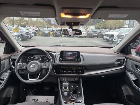 Used 2021 Nissan Rogue SV image 12