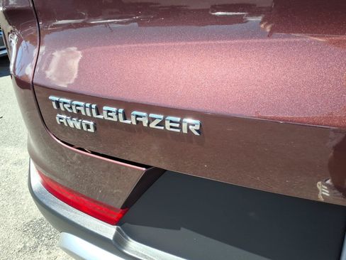 Used 2023 Chevrolet TrailBlazer LT w/ Convenience Package AWD/4WD image 10