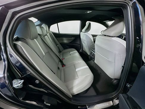 Used 2025 Toyota Camry SE image 27