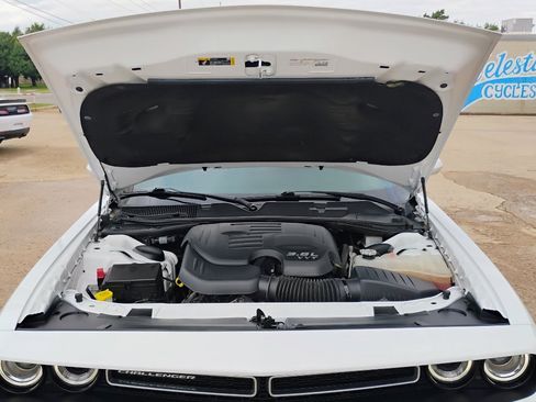 Used 2022 Dodge Challenger SXT image 22