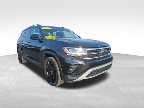 Used 2022 Volkswagen Atlas SE w/ Black Wheel Package image 4