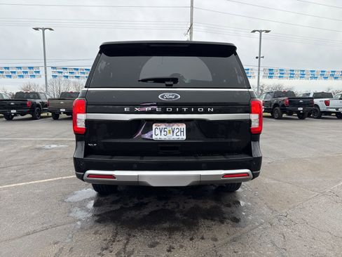 Used 2024 Ford Expedition XLT image 5
