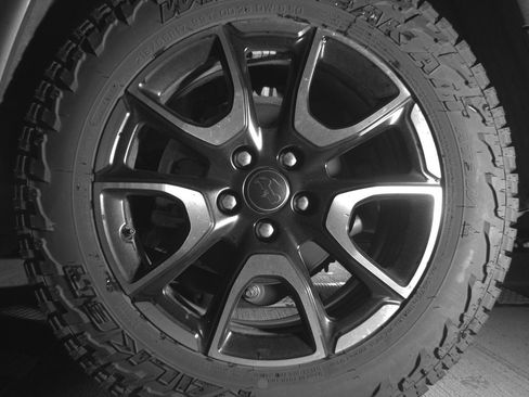 Used 2025 Jeep Compass Trailhawk image 14