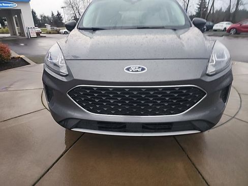 Used 2022 Ford Escape SE image 9