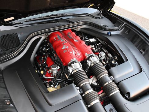 Used 2010 Ferrari California RWD image 31