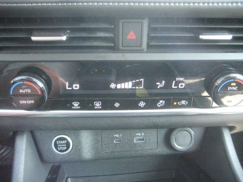 Used 2023 Nissan Rogue SV AWD/4WD image 21