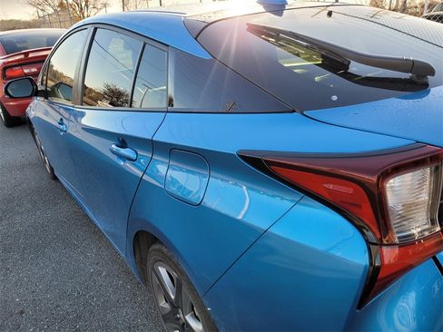 Used 2021 Toyota Prius XLE image 5