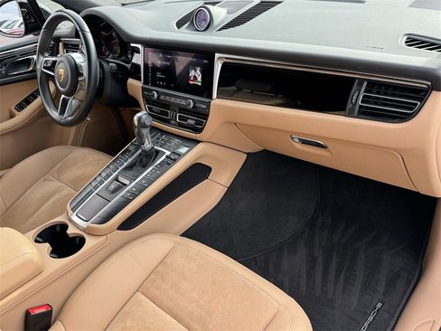 Used 2021 Porsche Macan image 22