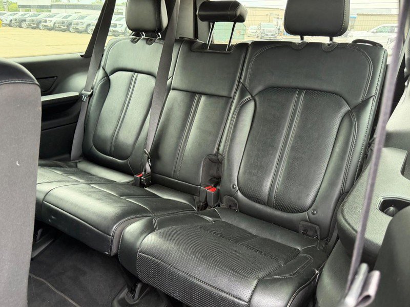 Used 2024 Jeep Wagoneer L Series III w/ Flexible Seating Group AWD/4WD image 9